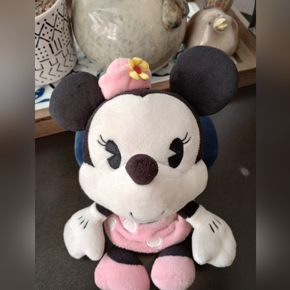 Minnie Plush - Picture 2 of 3